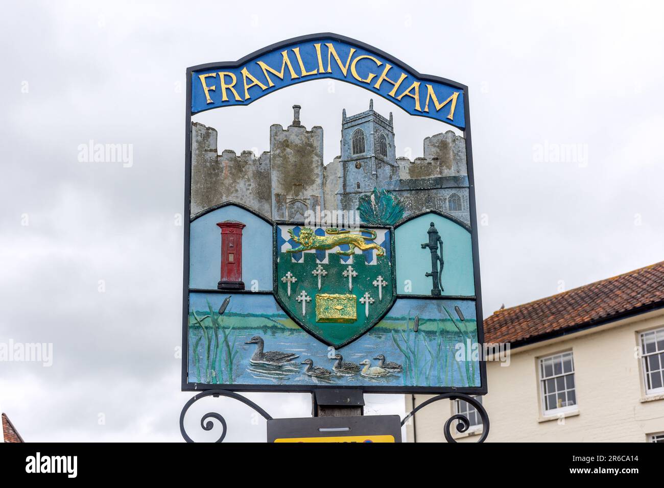 Cartello della città, Market Hill, Framlington, Suffolk, Inghilterra, Regno Unito Foto Stock