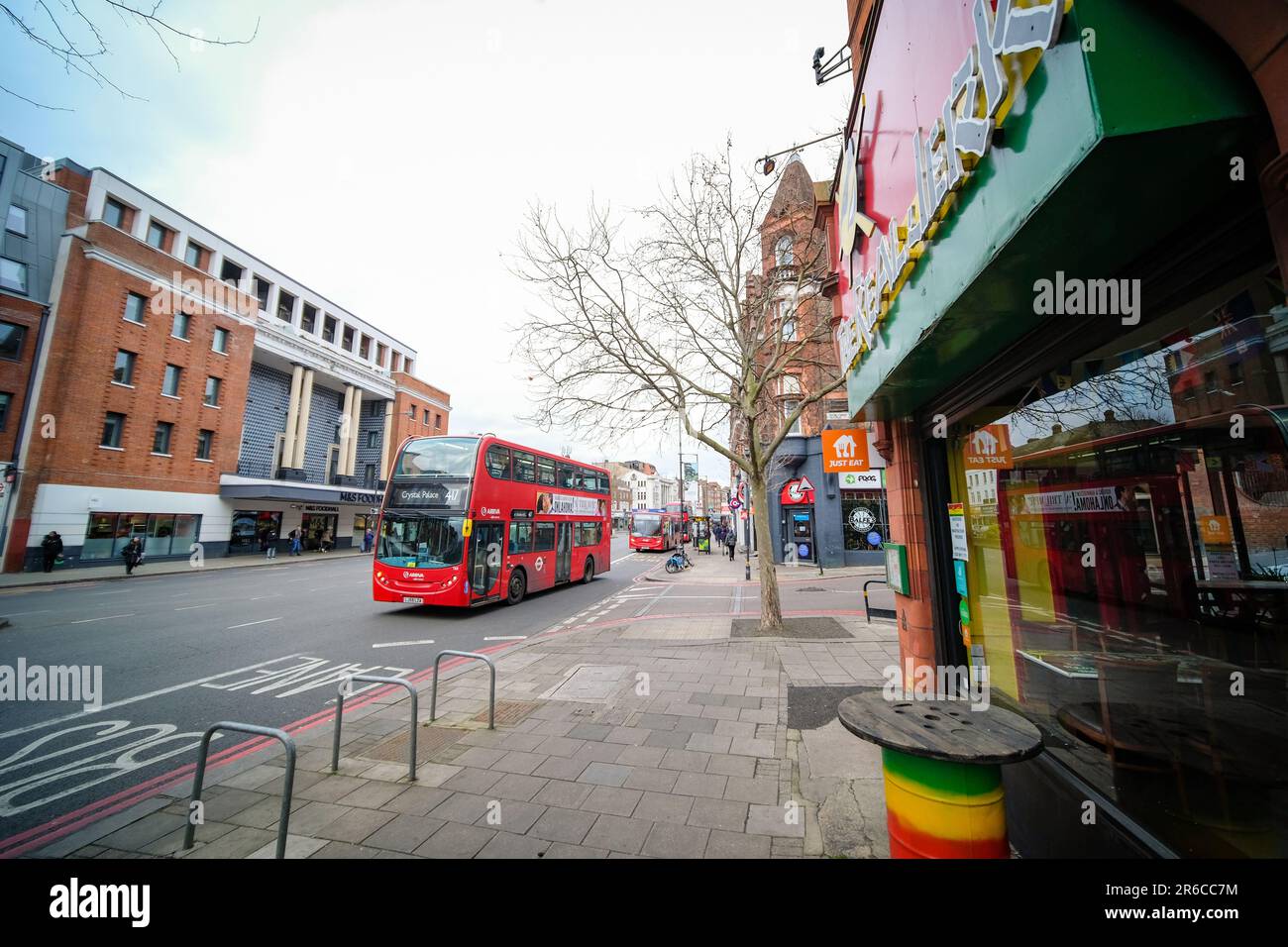 Londra - 1 marzo 2023: Streatham High Street Street Street Street Street Street Street Street Street Street Street Street, una strada di 1,8 km circa di negozi al dettaglio nella SW16 sud-ovest di Londra Foto Stock