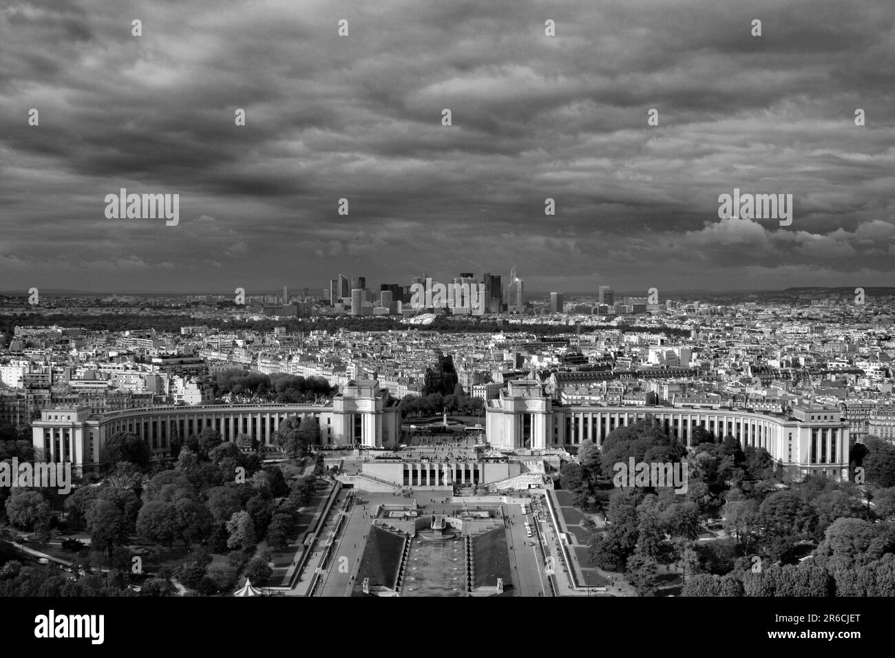 Parigi, vista monocromatica su la Defense dalla Torre Eiffel Foto Stock