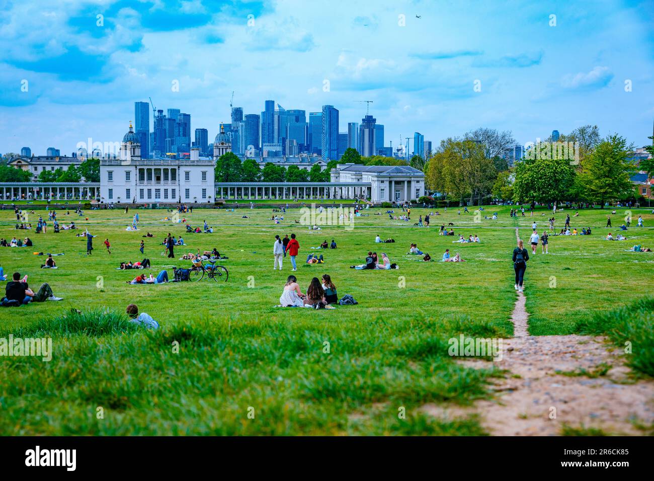 Persone che si rilassano a Greenwich Park, Londra Foto Stock