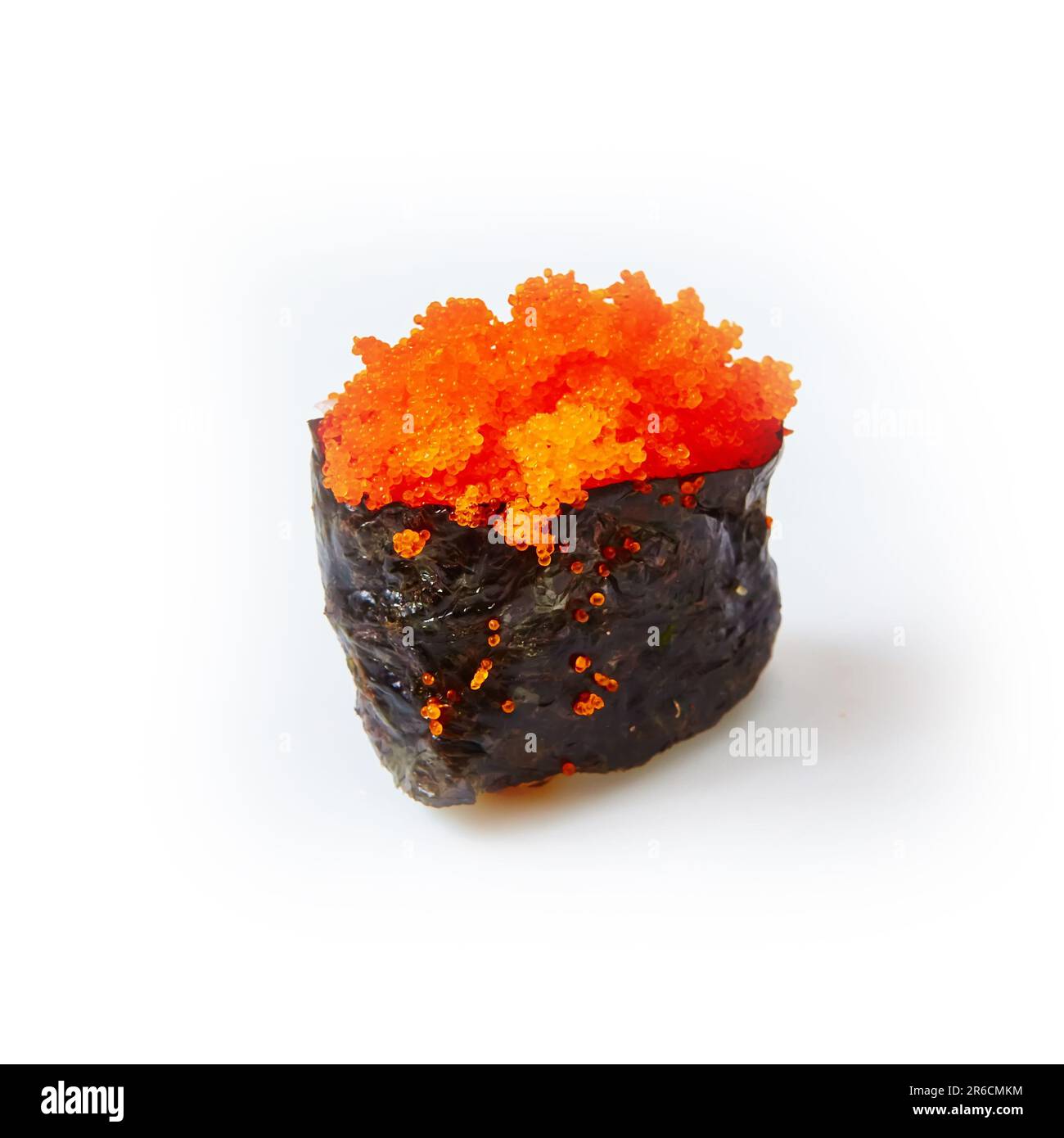 Sushi Gunkan Maki con caviale tobiko. Dof poco profondo. Foto Stock