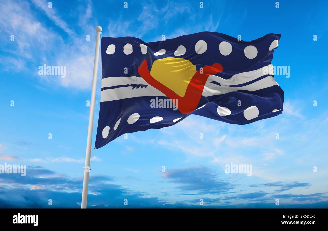 Bandiera dei popoli indigeni australiani Ngarrindjeri sullo sfondo del cielo, vista panoramica. bandiera che rappresenta il gruppo etnico o la cultura, autorità regionali. Foto Stock