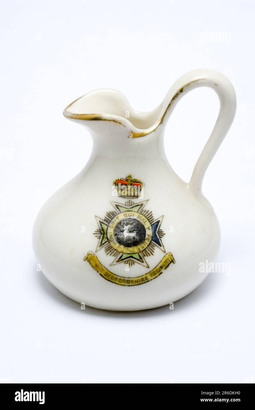 Crested ware, il 5th° battaglione (Territoriale) del reggimento del Bedfordshire Foto Stock