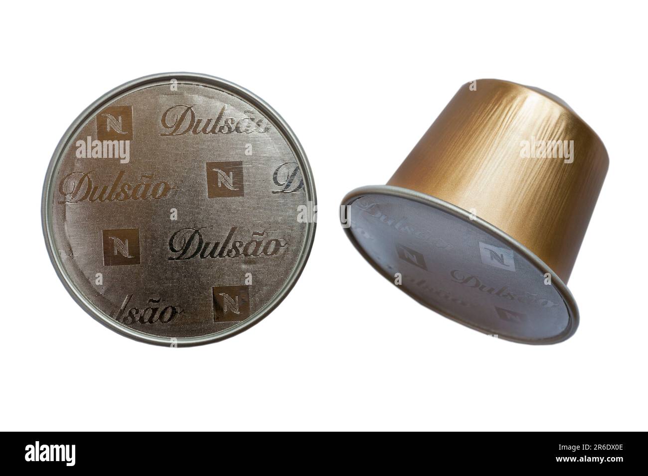 Caffè Nespresso Dulsao do Brasil capsule caffè cialde isolate su sfondo bianco - caffè arabica Foto Stock