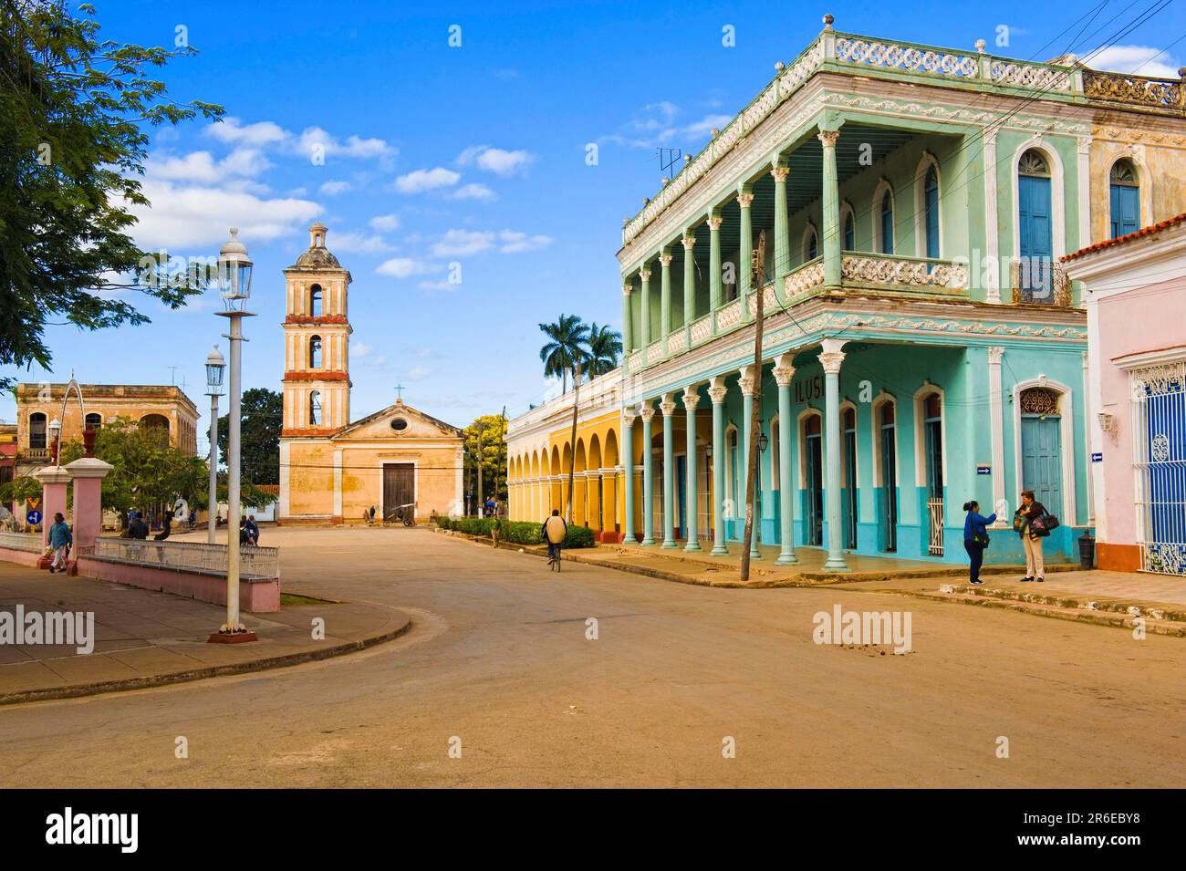 Chiesa Virgen del Buen Viaje, case coloniali, Remedios, Provincia di Santa Clara, Cuba Foto Stock