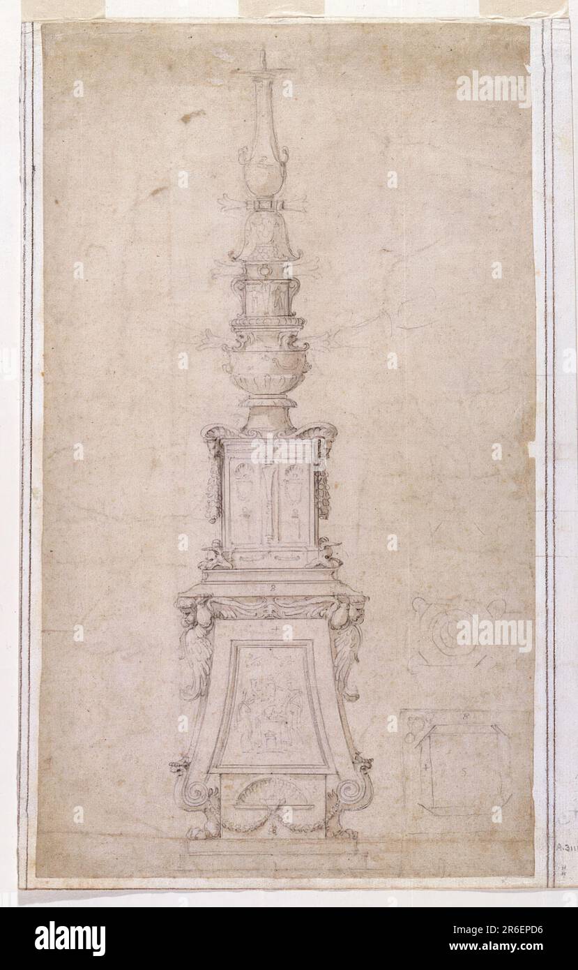 Un candelabro, in elevazione, appoggiato su colonnine superiore e inferiore. Il piedistallo inferiore, sostenuto dai piedi del leone, è fiancheggiato da cherubini terminali, alati, cariatidi (o serafini) che si aggrappano su volute ricurvi; nel mezzo è un pannello centrale raffigurante una scena di sacrificio (una figura con le braccia distese è tra due figure erette che fiancheggiano un toro (?) stacca sull'altare). Tra le zampe del leone alla base (sul blocco rettangolare più basso), c'è una lunetta smerlata con un'urna al centro, dalla quale pendono festoni appesi appesi. In cima al piedistallo più basso, le ali del cher addorsed Foto Stock