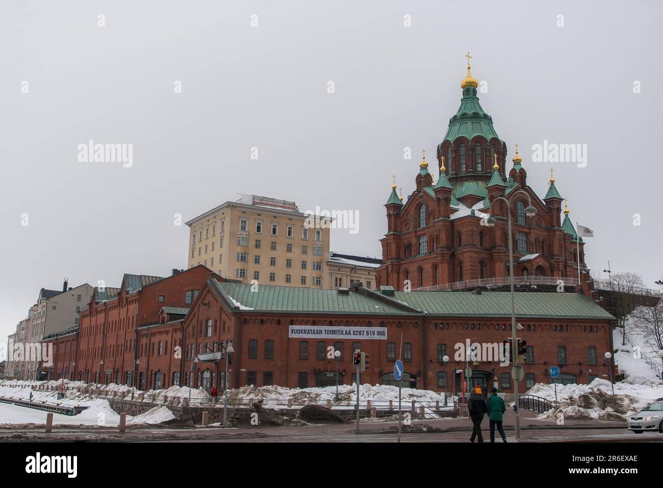 Cattedrale di Uspenski (chiesa vecchia), Helsinki, Finlandia in inverno. Una cattedrale greco-ortodossa o ortodossa orientale costruita 200 anni fa Foto Stock