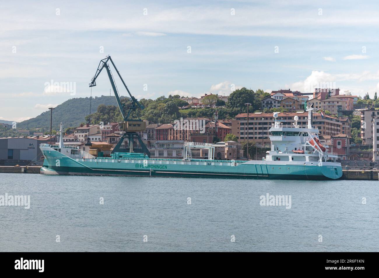 PASAIA, SPAGNA-26 MAGGIO 2023: Marietje Andrea General Cargo Ship nel porto di Pasaia Foto Stock