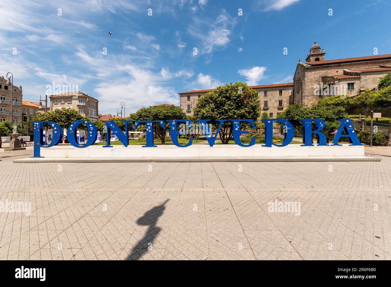 Pontevedra, Spagna - 06 giugno 2023: Strada nel centro storico di Pontevedra. Galizia, Spagna. Foto Stock