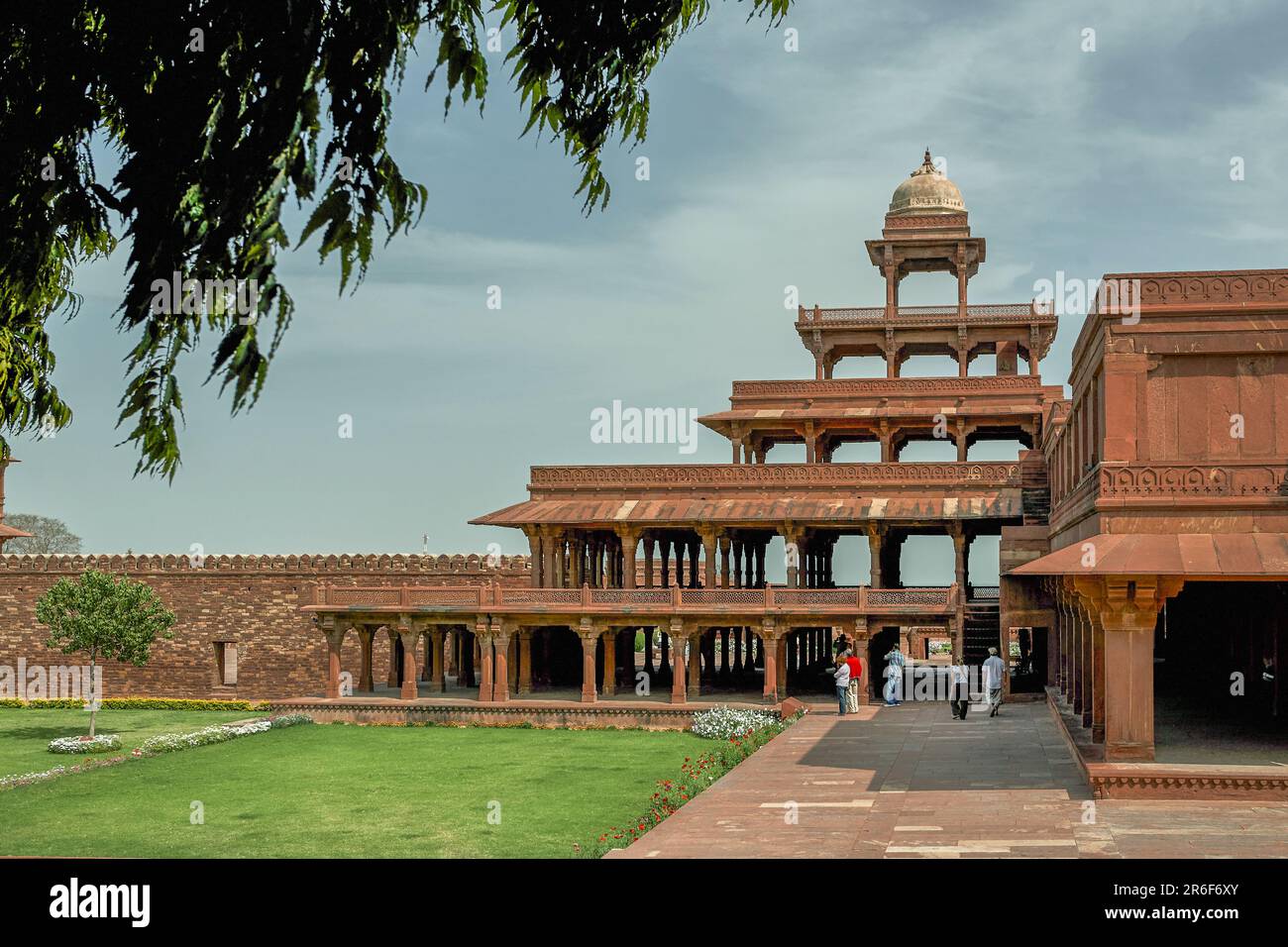 03 09 2007 Panch Mahal Fatehpur Sikri Buland Darwaza un classico arenaria rossa architettura medievale India Utttar Pradesh India.Asia. Foto Stock