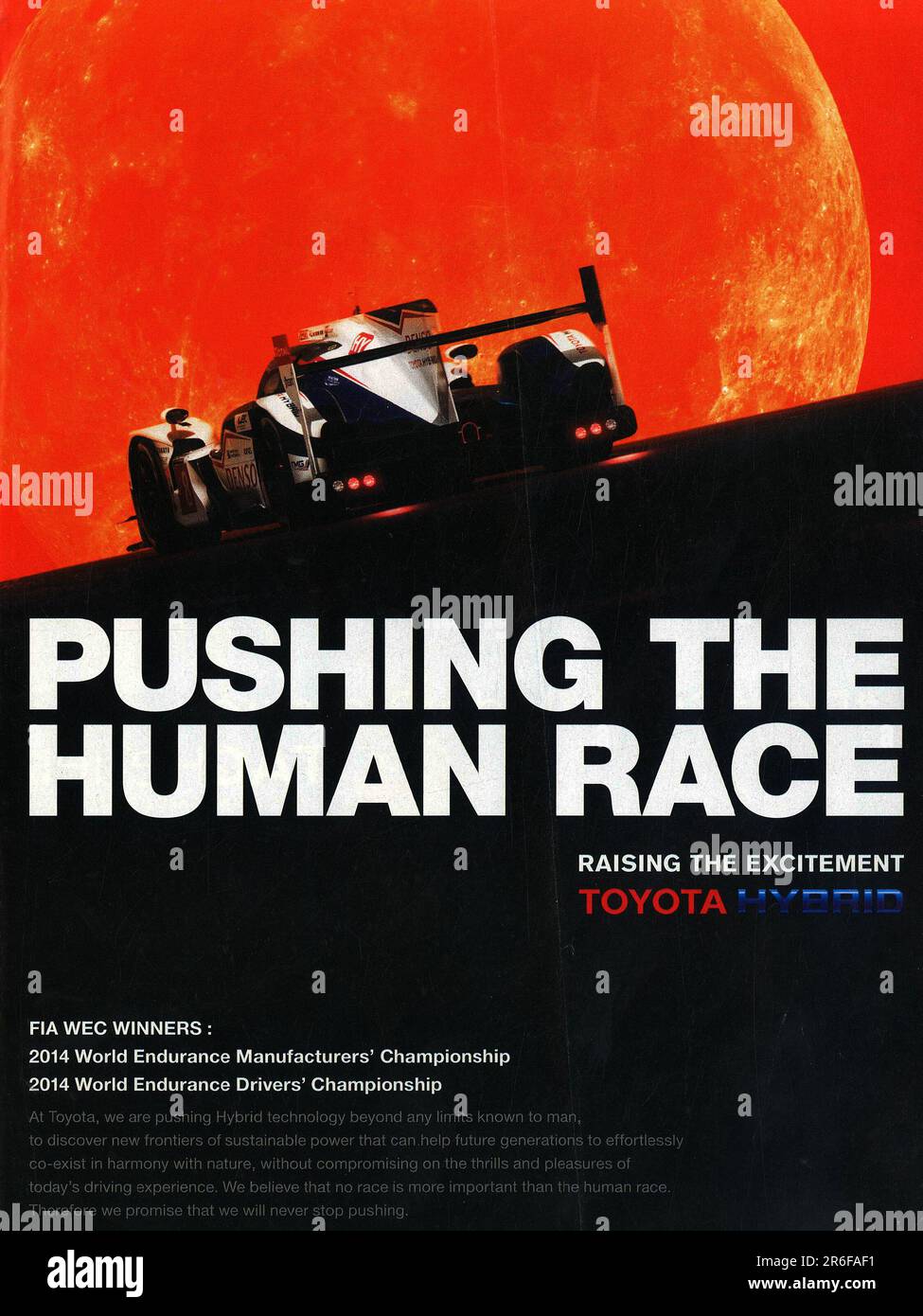 Toyota Hybrid Race auto motore pubblicità in una rivista 2015. Campionato mondiale di costruttori di resistenza Foto Stock