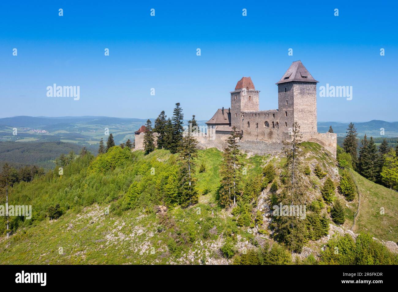 Goticky hrad Kasperk, Kasperske Hory, Sumava, Ceska republika / castello gotico Kasper vicino a Kasperske Hory città, Sumava, Repubblica Ceca Foto Stock