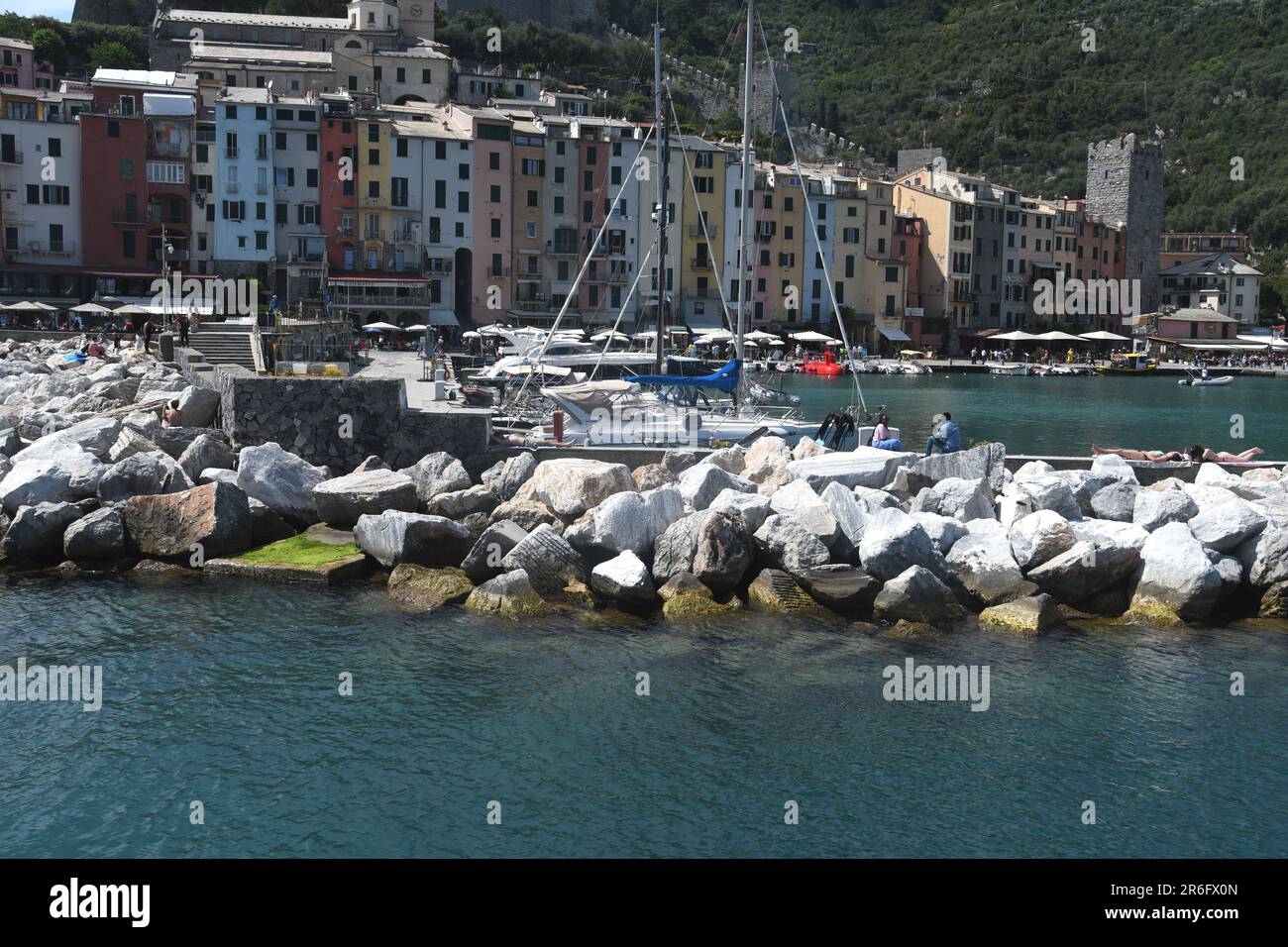 Portovenere è un bellissimo villaggio in Liguria. Le belle case colorate erano molto affettuoso di Byron e Shelley, infatti il Golfo dei Poeti è qui. Foto Stock