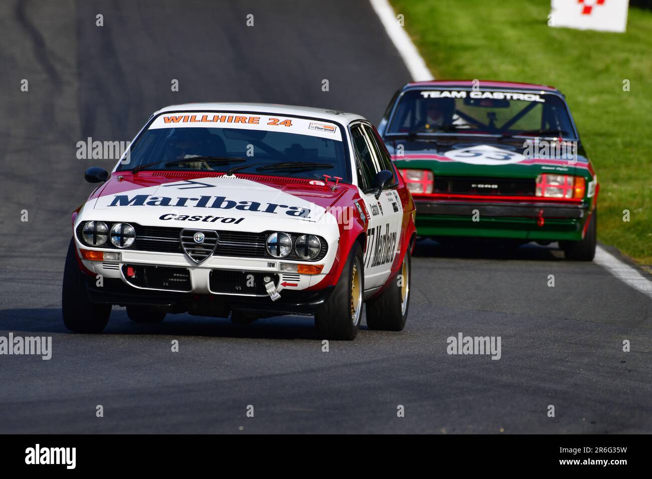 James Gibbons, Kei Ando, Alfa Romeo Alfetta GTV, HRDC ‘Gerry Marshall’ Trophy Series, oltre 30 vetture in griglia per una gara di quarantacinque minuti a due piloti Foto Stock