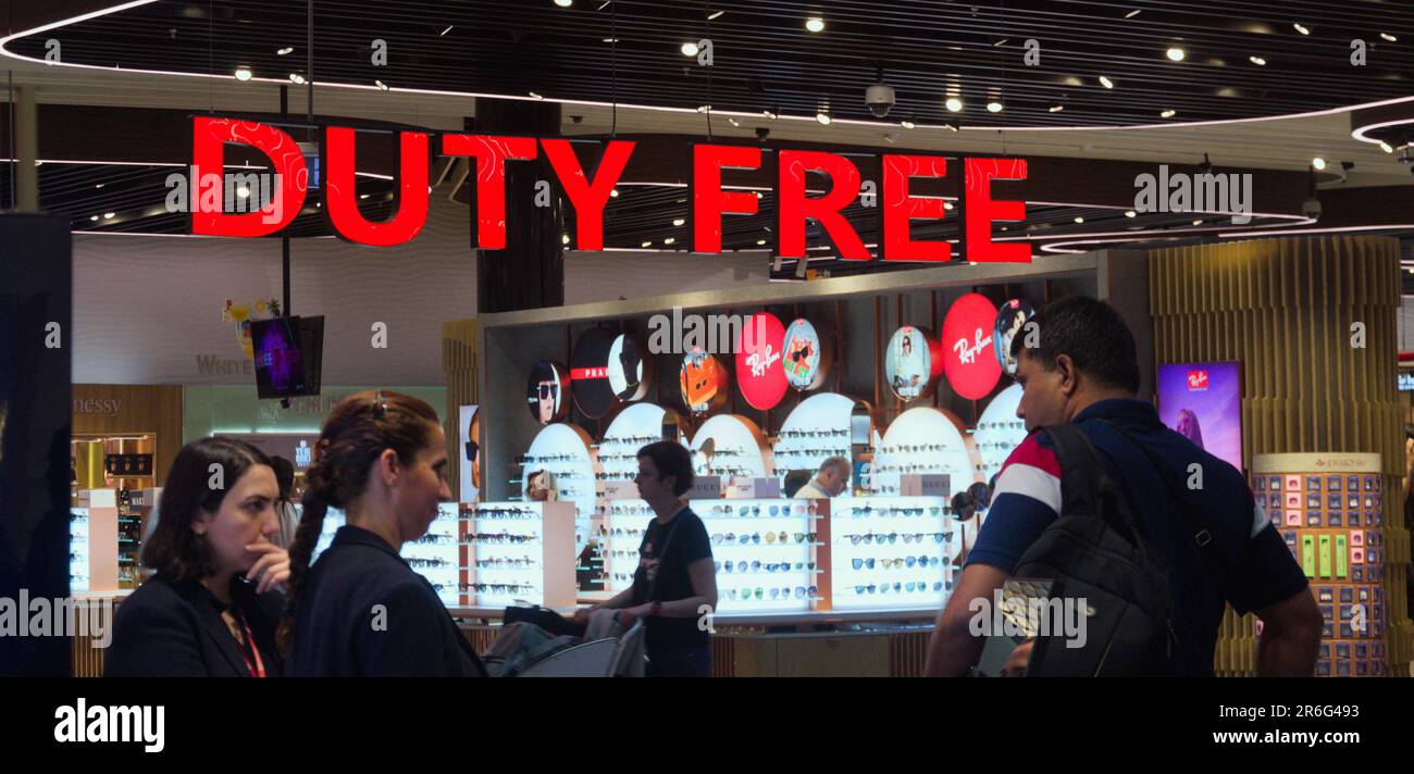 Passeggeri all'aeroporto di Istanbul (turco: İstanbul Havalimanı) IATA: IST. Foto Stock