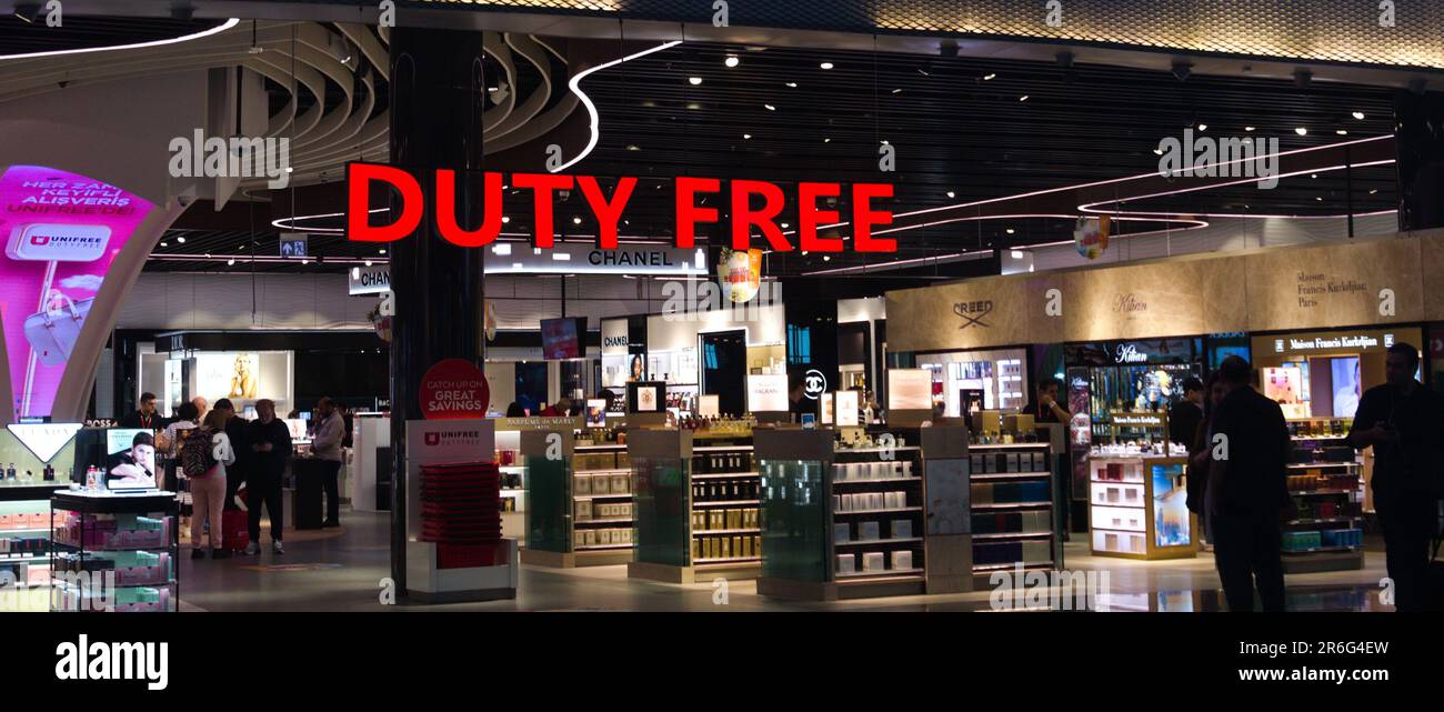 Passeggeri all'aeroporto di Istanbul (turco: İstanbul Havalimanı) IATA: IST. Foto Stock