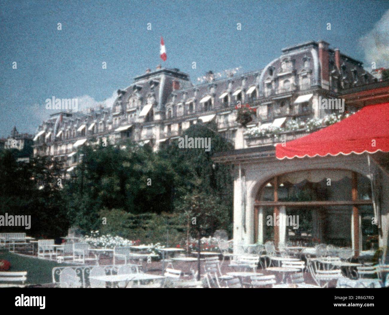 1950s Svizzera - veduta del Palazzo le Montreux sulle rive del Lago di Ginevra a Montreux. Foto Stock