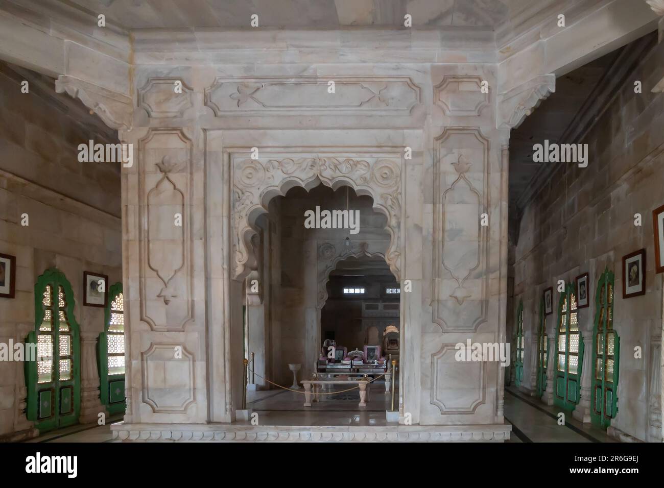 Jodhpur, Rajasthan, India - 20th ottobre 2019 : Sala decorata con esposizione dei ritratti dei righelli e Maharajas di Jodhpur, interno bello. Foto Stock