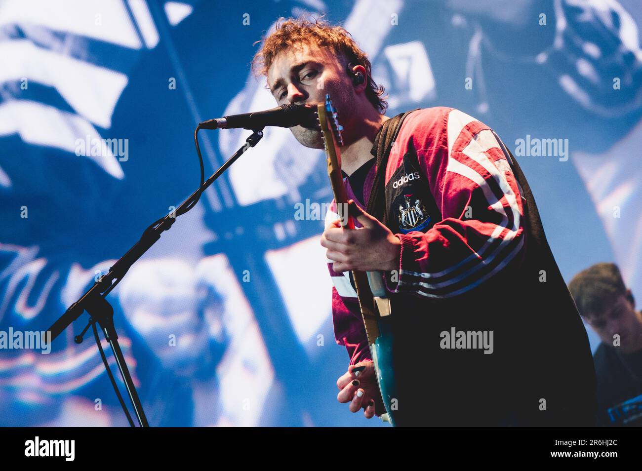 Newcastle upon Tyne, Regno Unito. 9th giugno, 2023. Sam Fender suona il primo di due spettacoli al St James' Park, sede del Newcastle United Football Club. Il sostegno alla notte è venuto da Hector Gannet, Holly Humberstone e inalatore. Photo Credit: Thomas Jackson/Alamy Live News Foto Stock