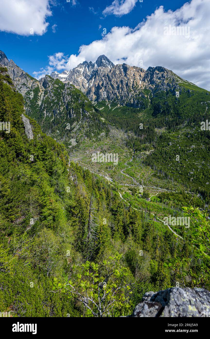 Il Monte Lomnica. Paesaggio primaverile dei Monti Tatra, Slovacchia Foto Stock