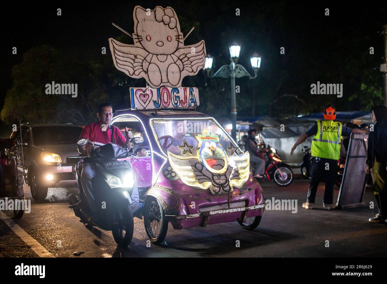 Yogyakarta, Indonesia - 24 maggio 2023: Persone viste per le strade di Yogyakarta, Indonesia. Foto Stock