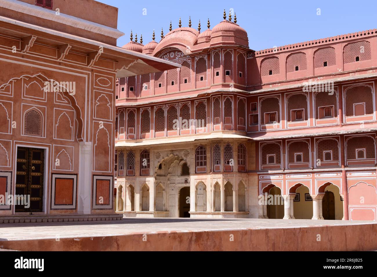 Vista di Diwan-e-Khas in primo piano e di Ridhi Sidhi Pol in background. Foto Stock