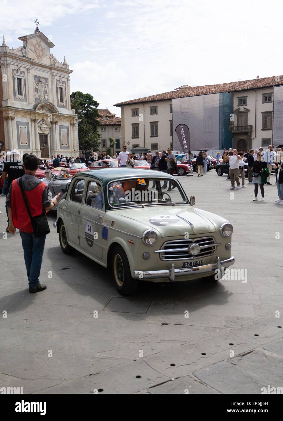 PISA , ITALIA - 30 APRILE - 2023 : Fiat 1100 103 Berlino MM 1955 su una vecchia auto da corsa nel GP di rally di Terre di Canossa Foto Stock