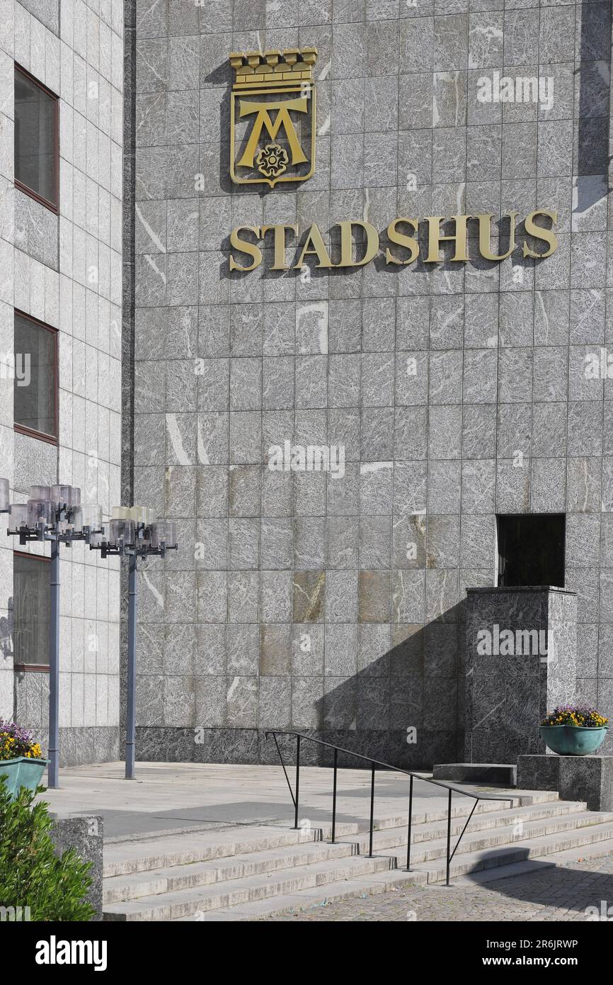 Vasteras, Svezia - 9 giugno 2023: Il cartello all'ingresso del municipio di Vasteras. Foto Stock