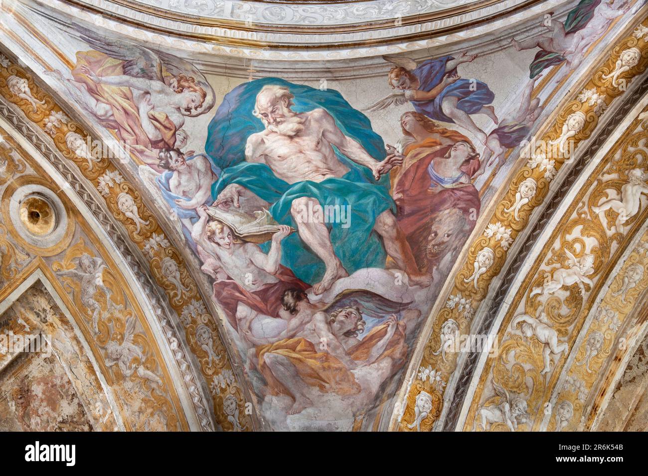 Titolo: NAPOLI, ITALIA - 20 APRILE 2023: L'affresco di San Segnate l'Evanglist in cupola nella Basilica di Santa Maria degli Angeli a Pizzofalcone Foto Stock