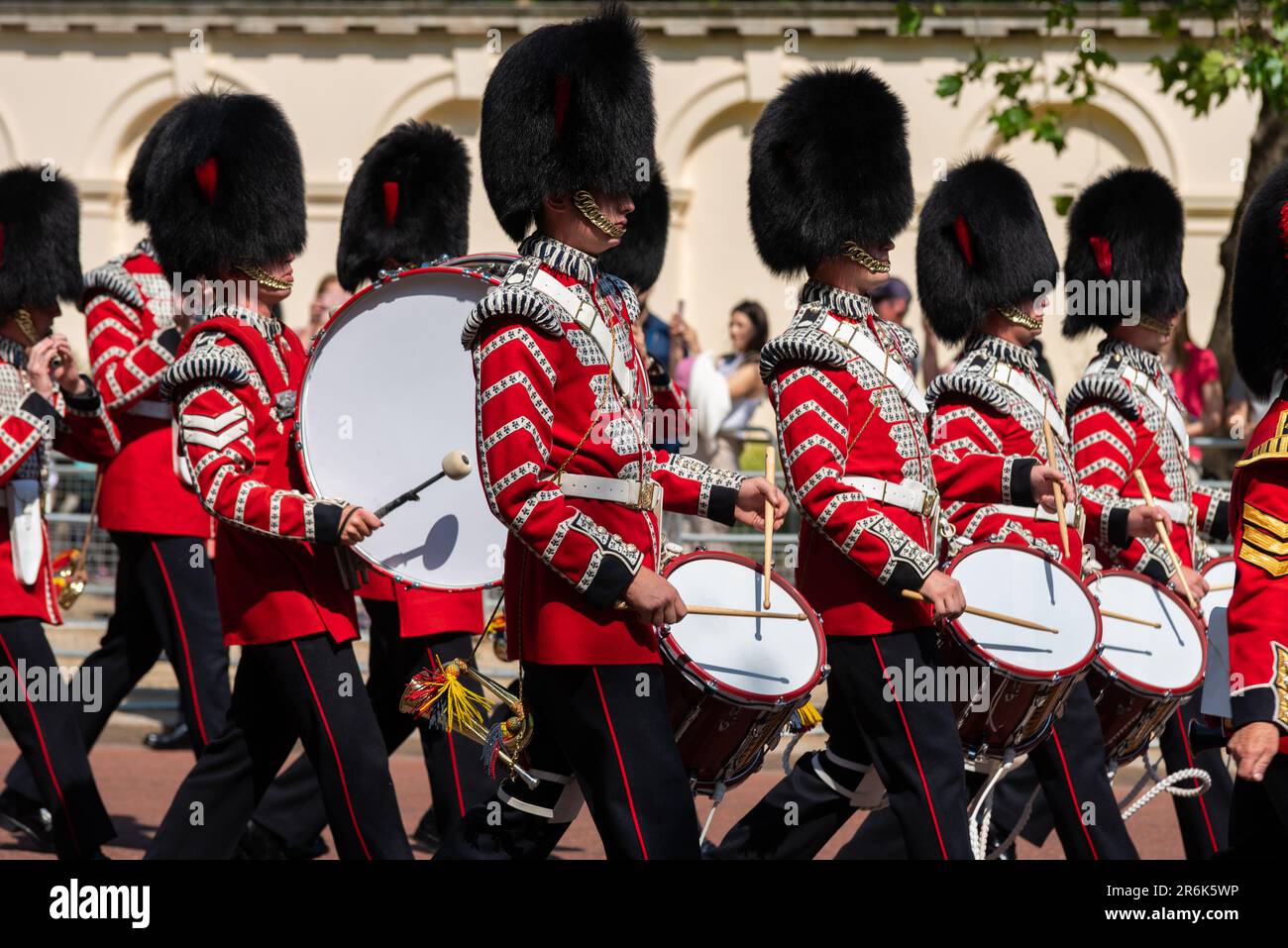 Westminster, Londra, Regno Unito. 10th Giu, 2023. La ricerca del colore avrà luogo il 17th giugno, e sarà la prima sotto re Carlo III La revisione è una valutazione finale della parata militare prima che l'evento completo si svolga la prossima settimana. Le truppe passarono giù per il Mall per la recensione sulla Horse Guards Parade. Coldstream Guardie corpo di batteria Foto Stock