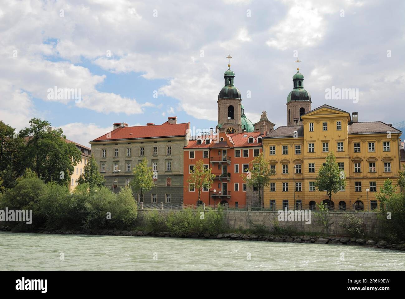 St James a Innsbruck presso il fiume Inn Austria Foto Stock