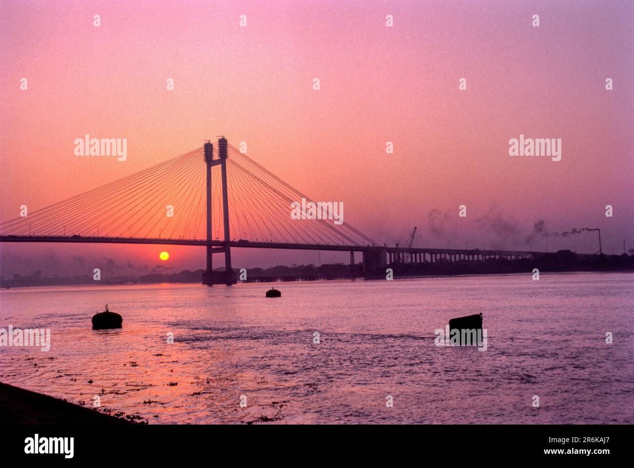 Vidyasagar Setu, il secondo ponte di Howrah a Kolkata o Calcutta, Bengala Occidentale, India, Asia. Il più grande cavo è rimasto ponte in Asia Foto Stock