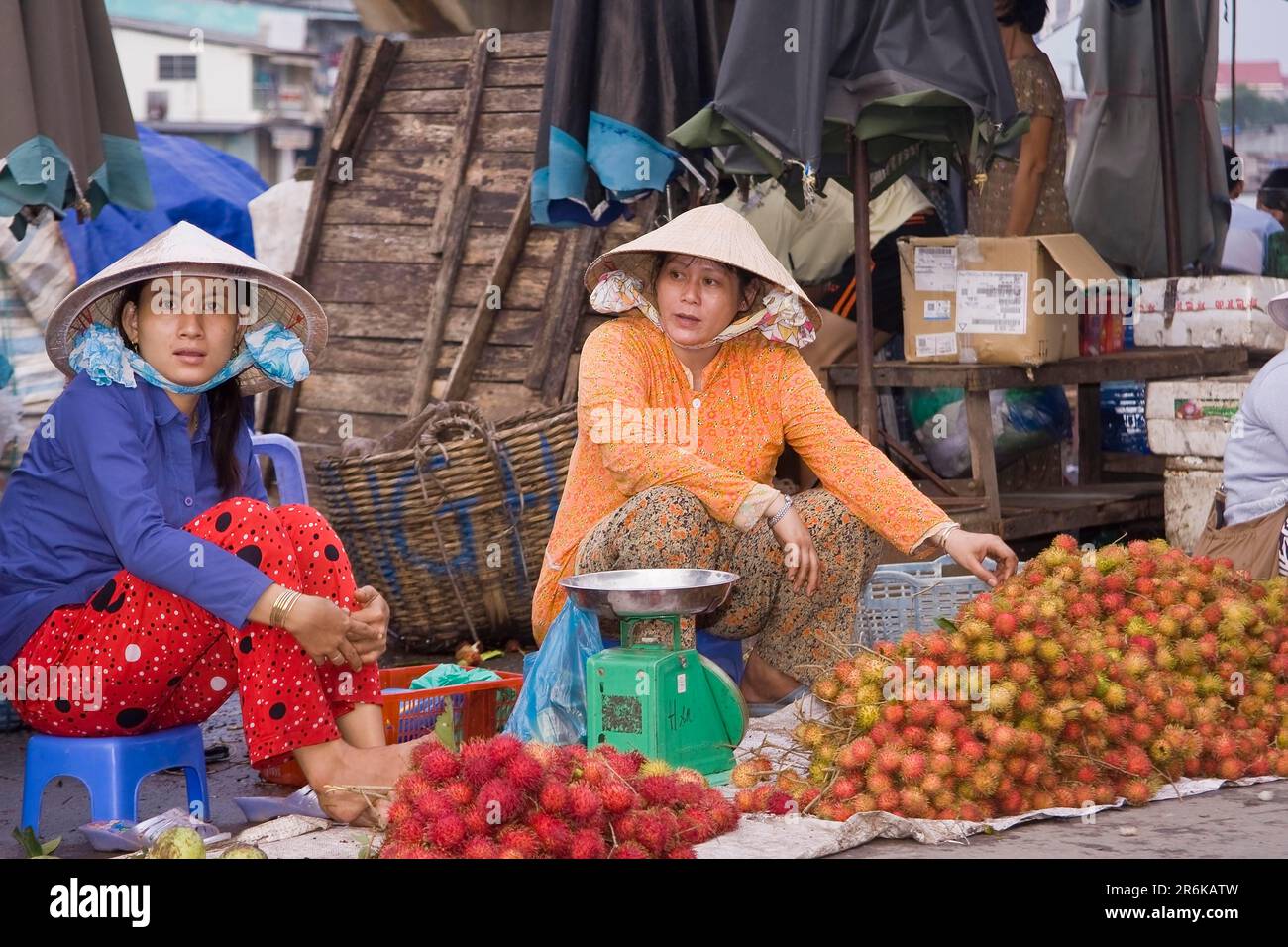 Fornitore di mercato, mercato, Cai Be, Delta del Mekong, Vietnam Foto Stock