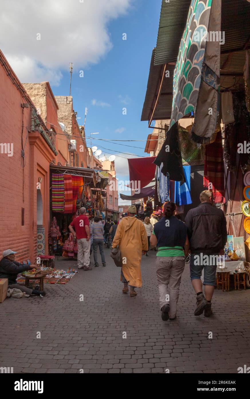 Street scene nel souk, Medina, Marrakech Foto Stock