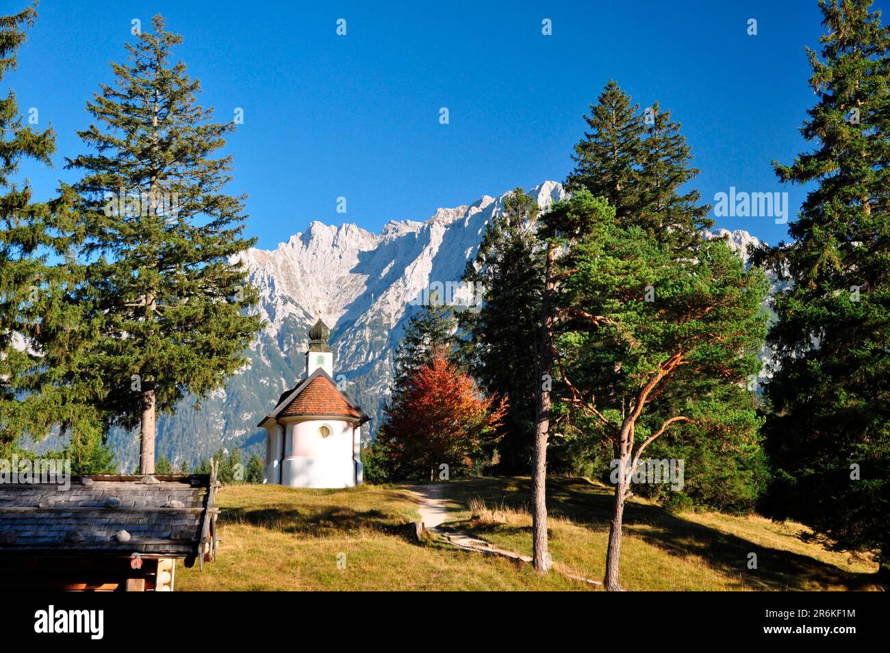 Cappella, alta Baviera, Valle d'Isar, Mittenwald, Lautersee, Monti Karwendel, Maria Koenigin Foto Stock