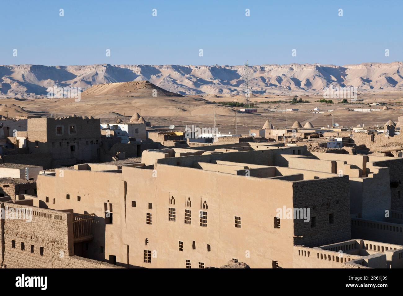 Città vecchia al Qasr, Oasi di Dakhla, deserto libico, El Qasr, Egitto Foto Stock