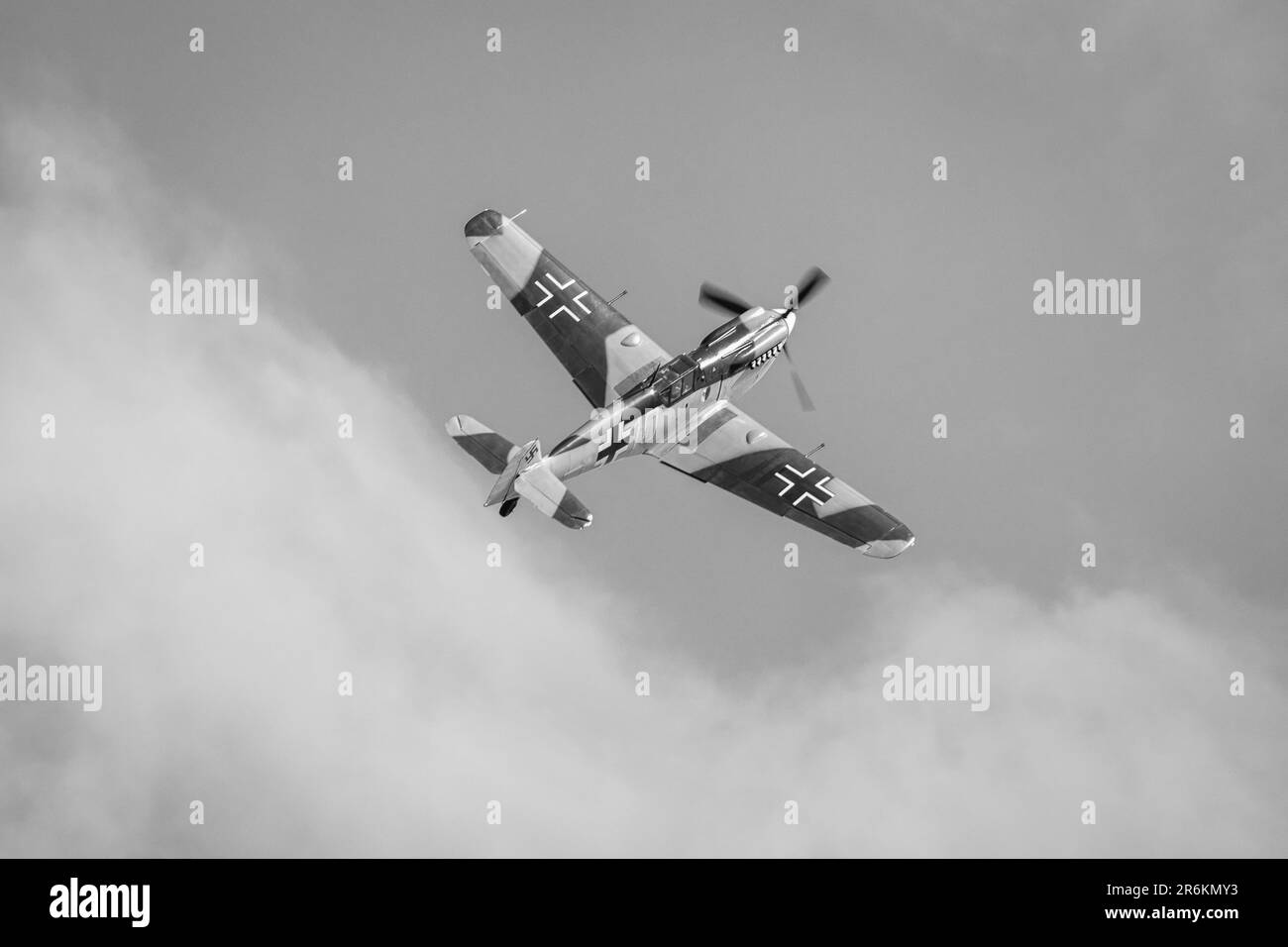 1949 Hispano ha-112 MIL Buchon ‘G-AWHK’ aereo trasportato a Shuttleworth nel giro del mondo Airshow tenutosi a Old Warden Aerodromo il 4th giugno 2023. Foto Stock