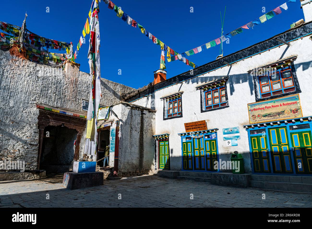 Case tibetane a lo Manthang, capitale del Regno di Mustang, Himalaya, Nepal, Asia Foto Stock