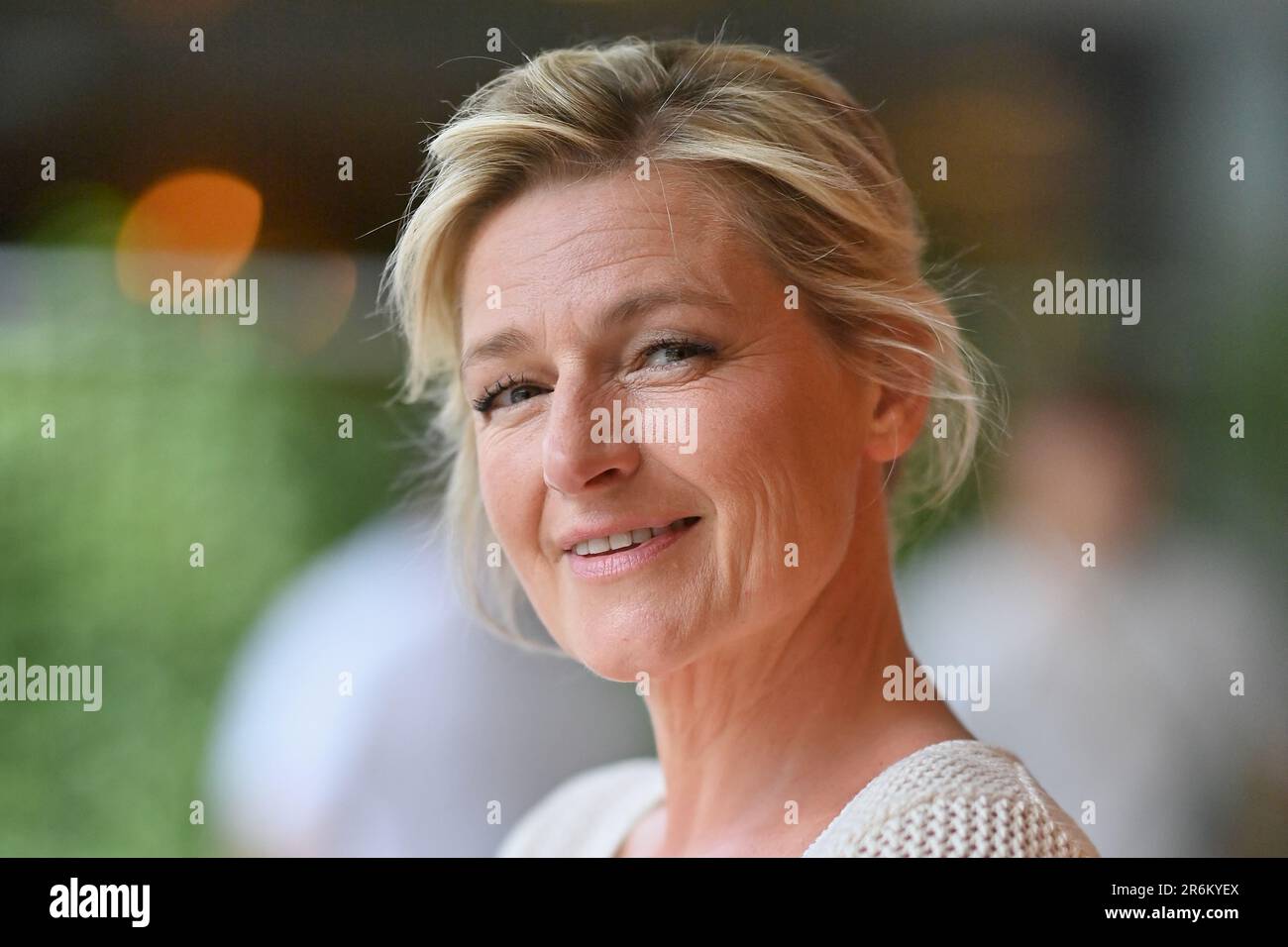 Parigi, Francia. 10th giugno, 2023. Anne-Elisabeth Lemoine partecipa al 2023 French Open di Roland Garros il 09 giugno 2023 a Parigi. Foto di Franck Castel/ABACAPRESS.COM Credit: Abaca Press/Alamy Live News Foto Stock