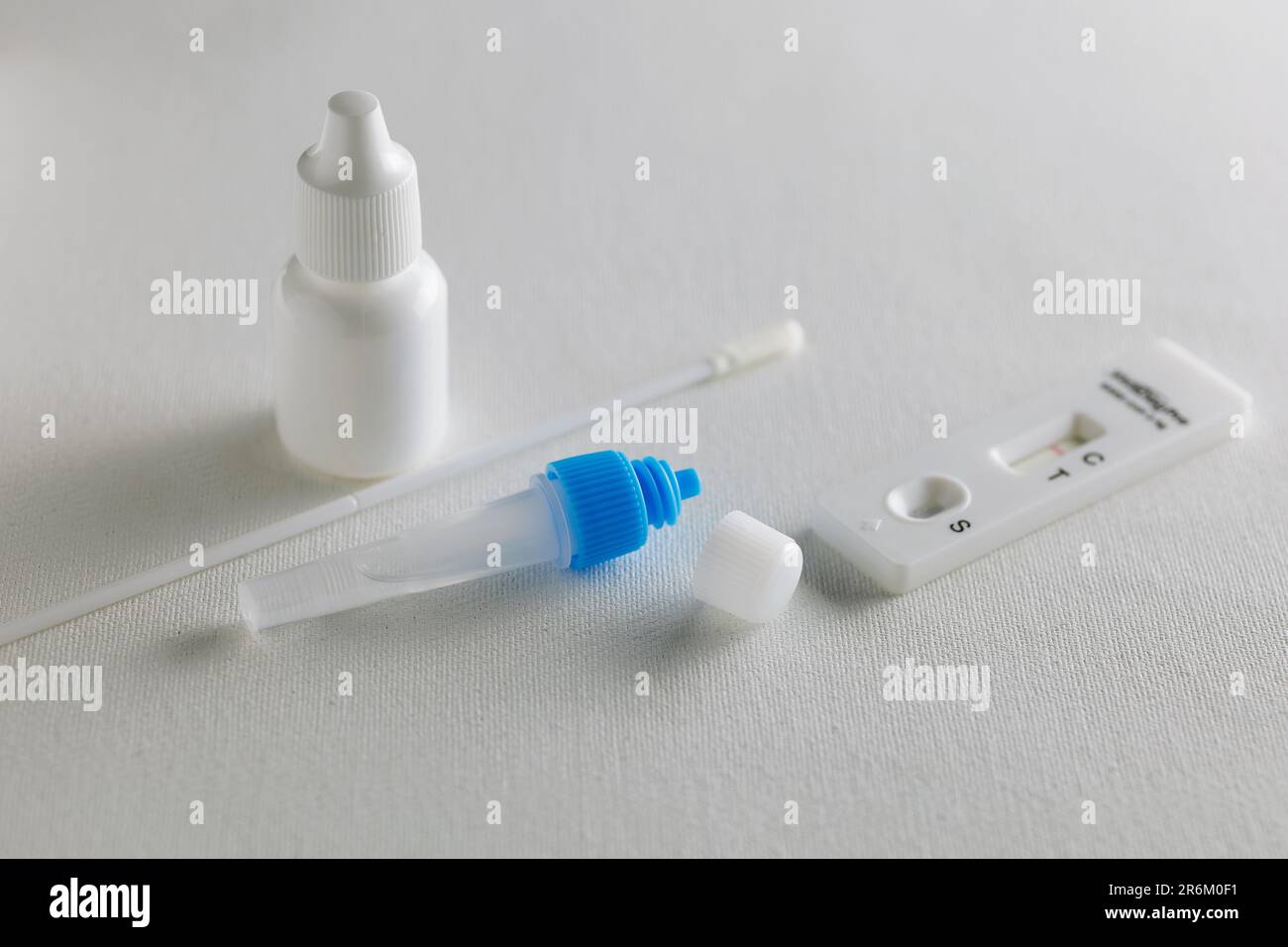 Kit di autodiagnosi per virus covid-19 a casa e al lavoro Foto Stock