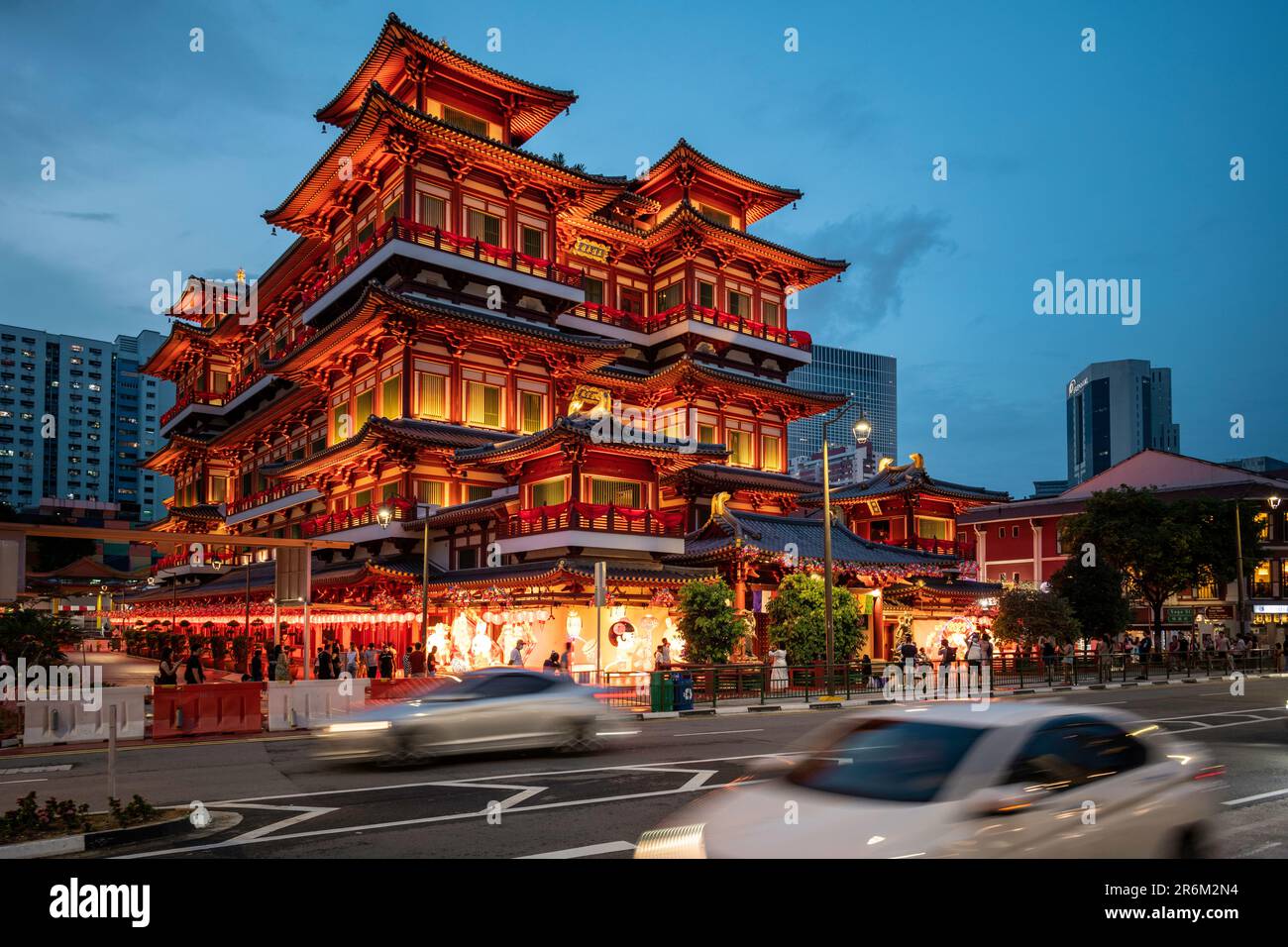 Esterno del Tempio della Reliquia del dente di Buddha, Chinatown, Central Area, Singapore, Sud-Est Asiatico, Asia Foto Stock