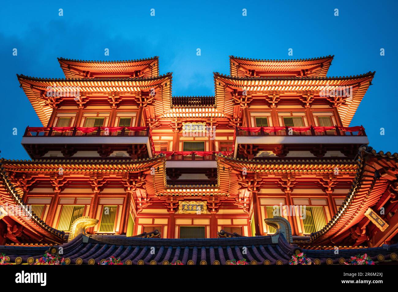 Esterno del Tempio della Reliquia del dente di Buddha, Chinatown, Central Area, Singapore, Sud-Est Asiatico, Asia Foto Stock