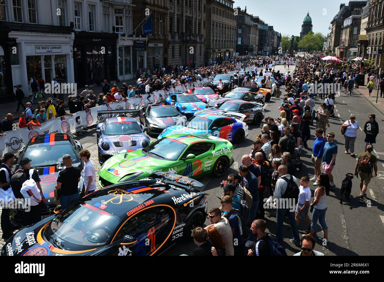 Edimburgo Scozia, Regno Unito 10 giugno 2023. Le auto ad alte prestazioni si riuniscono a George Street per il Gumball 3000 European Tour. credito sst/alamy notizie dal vivo Foto Stock