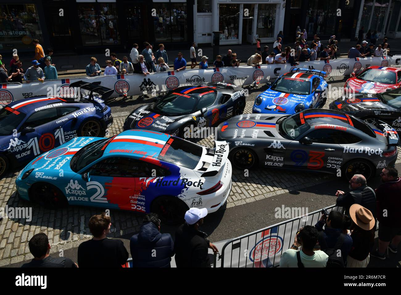 Edimburgo Scozia, Regno Unito 10 giugno 2023. Le auto ad alte prestazioni si riuniscono a George Street per il Gumball 3000 European Tour. credito sst/alamy notizie dal vivo Foto Stock