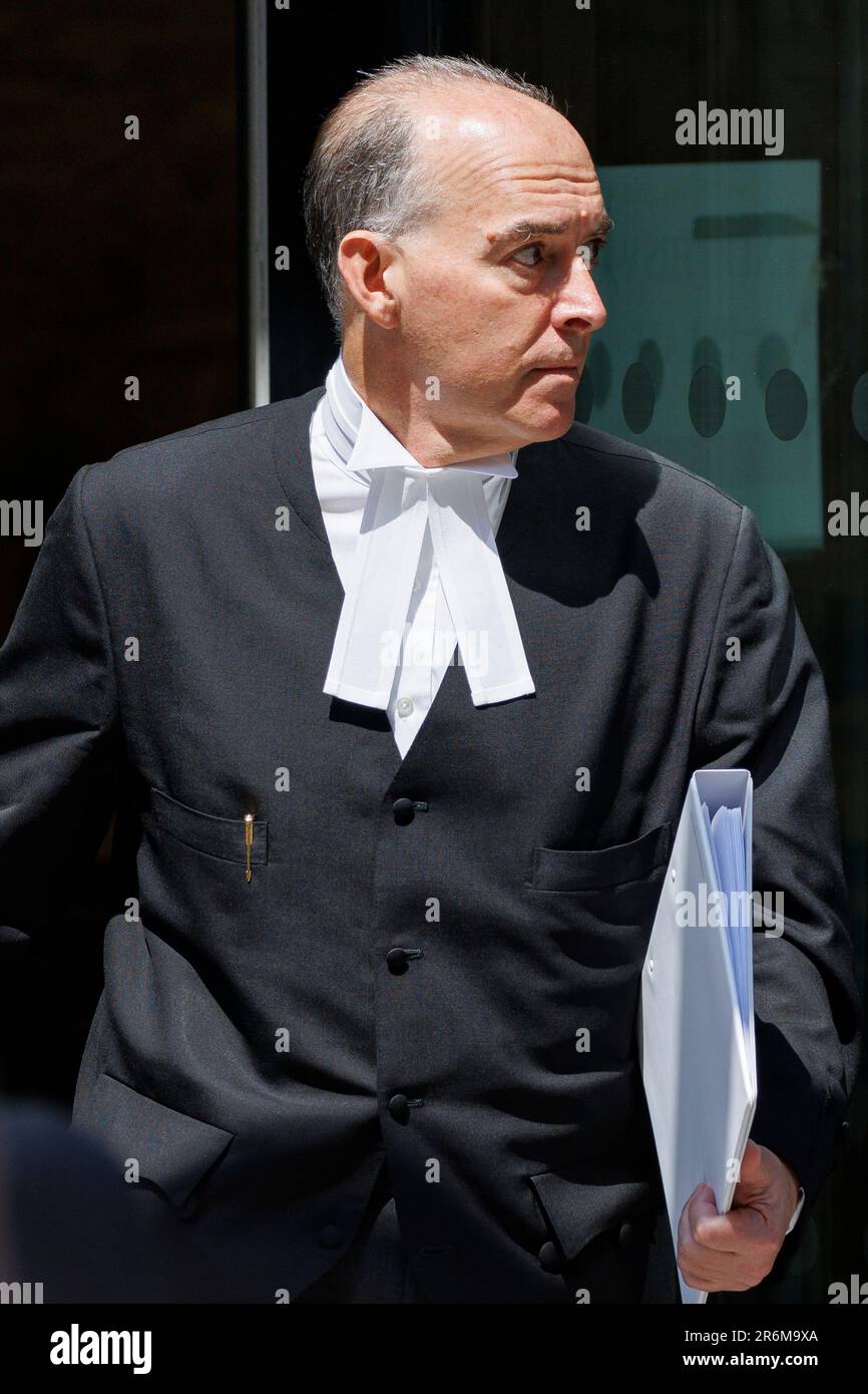 Il KC Andrew Green lascia l'alta Corte oggi dopo il terzo giorno di processo contro i quotidiani del Gruppo Mirror. Immagine ripresa il 7th giugno 2023. © Belind Foto Stock