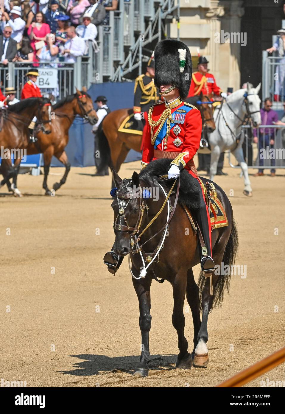 Horse Guards Parade, Londra, Regno Unito il 10 2023 giugno. HRH Prince William, il Principe di Galles, recensisce i reggimenti delle Divisioni domestiche come il colonnello regimentale delle Guardie gallesi durante la Trooping the Colour alla Horse Guards Parade, Londra, Regno Unito il 10 2023 giugno. Le divisioni sulla parata includono, le guardie piedi; le guardie Grenadier, le guardie Coldstream, le guardie scozzesi, Le Guardie irlandesi, le Guardie gallesi, con il reggimento Household Cavalry montato composto dalle Guardie della vita e il Blues e Royals che insieme forniscono l'Escort del Sovrano. Anche la Royal Artillery, la truppa del Re. Rosso Foto Stock