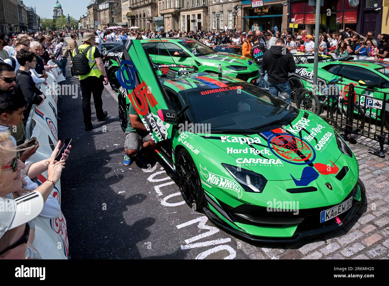 Vetture ad alte prestazioni in esposizione prima dell'inizio del Gumball 3000 European Tour a George Street, Edimburgo, Scozia, Regno Unito. Foto Stock