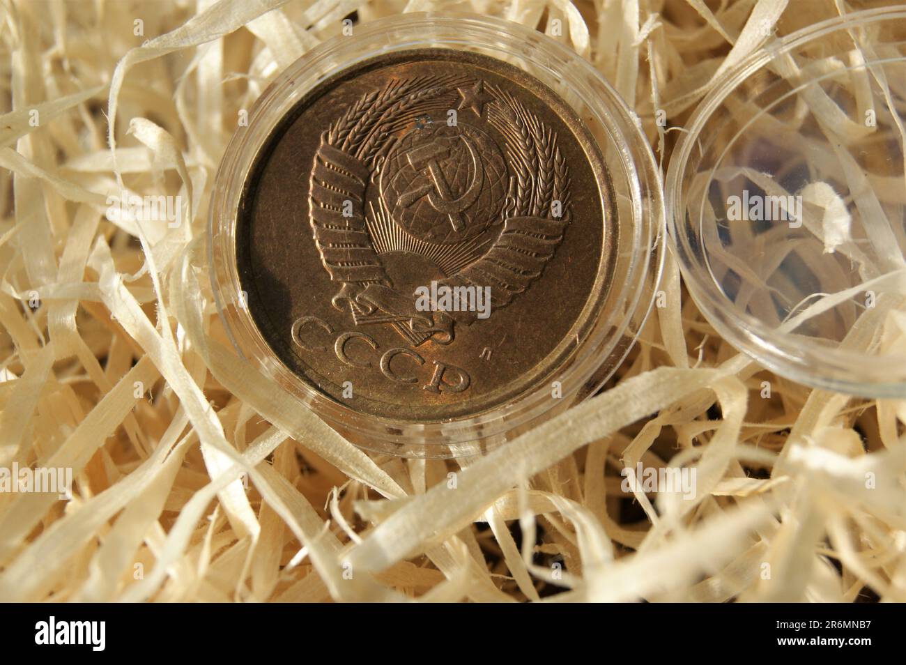 Una moneta demonetizzata. Moneta dell'Unione Sovietica 5 kopecks obverse. Foto Stock