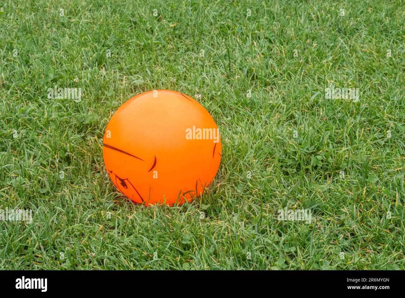 Child bouncing ball immagini e fotografie stock ad alta risoluzione - Alamy