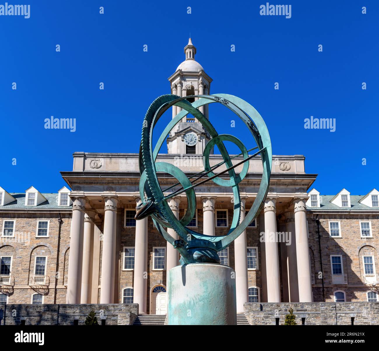 L'edificio Old Main nel campus della Penn state University nelle giornate di sole nello state College, Pennsylvania. Foto Stock